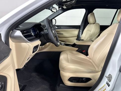 Used 2023 Jeep Grand Cherokee 4WD 4xe image 11