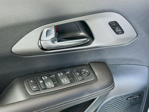 New 2027 Chrysler Pacifica Limited w/ S Appearance Package FWD image 18