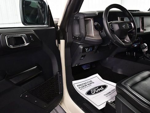 Used 2025 Ford Bronco Outer Banks image 15