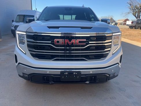Used 2024 GMC Sierra 1500 SLT image 2