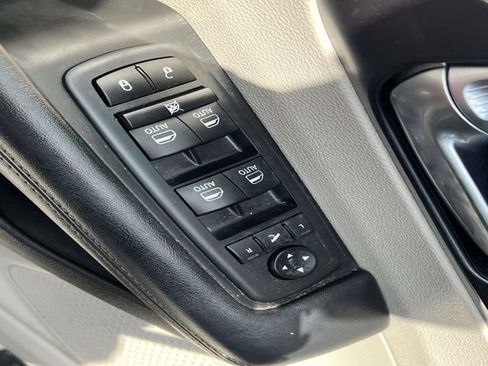 Used 2020 Chrysler Pacifica Limited FWD image 20