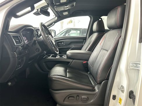 Used 2020 Nissan Titan PRO-4X w/ Pro-4x Convenience Package image 11