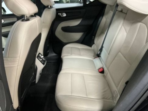 Certified 2023 Volvo XC40 B5 Plus w/ Protection Package Premier AWD/4WD image 27