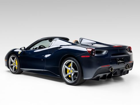 Used 2018 Ferrari 488 Spider RWD image 4