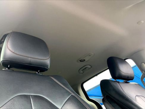 Used 2019 Chrysler Pacifica Touring-L image 13