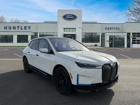 Used 2024 BMW iX xDrive50 w/ Convenience Package image 4