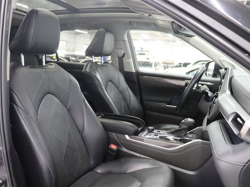 Used 2022 Toyota Highlander Platinum AWD/4WD image 29