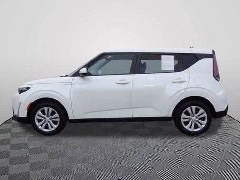 Used 2023 Kia Soul LX image 3