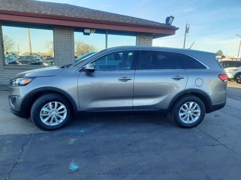 Used 2016 Kia Sorento L FWD image 2