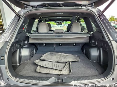 Certified 2025 Subaru Forester Premium AWD/4WD image 18