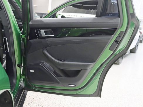 Used 2020 Porsche Panamera 4 image 33