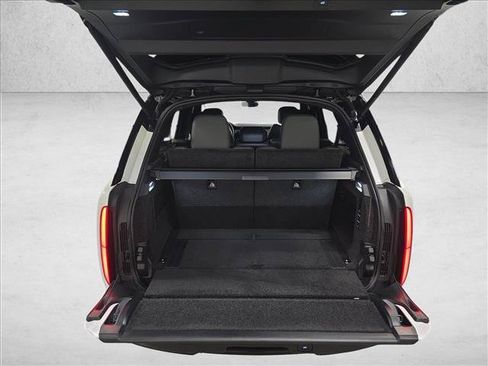 Certified 2026 Land Rover Range Rover Long Wheelbase SE AWD/4WD image 12