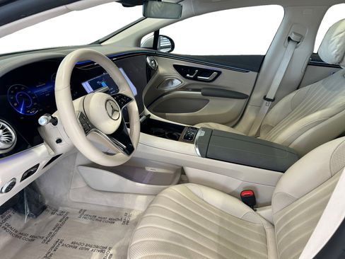 Used 2023 Mercedes-Benz EQS 580 4MATIC Sedan image 2