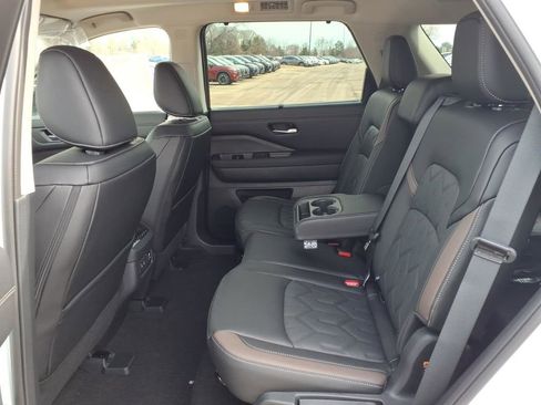 New 2026 Nissan Pathfinder Platinum image 29