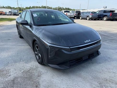 Used 2025 Kia K4 FWD image 2