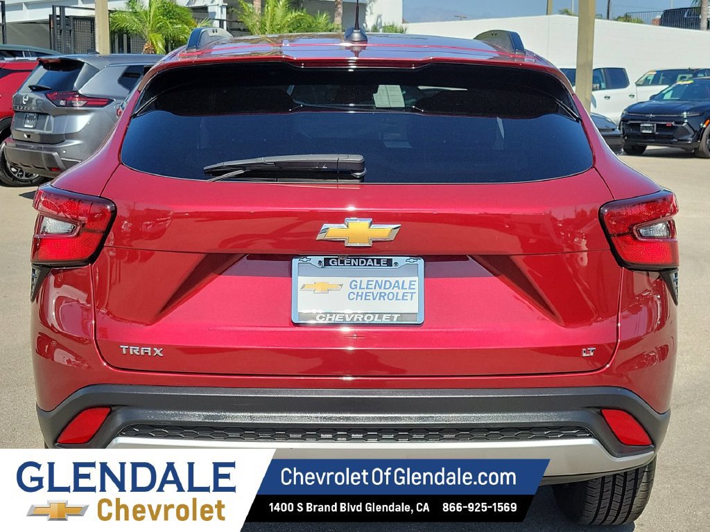 Used 2025 Chevrolet Trax LT FWD image 4