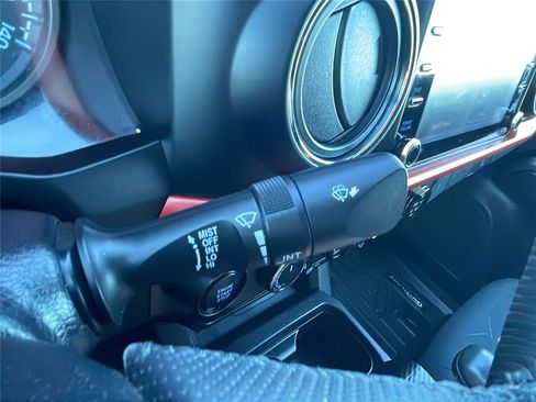 Used 2020 Toyota Tacoma TRD Sport image 26