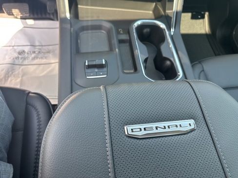 New 2025 GMC Sierra 2500 Denali w/ Denali Reserve Package image 26