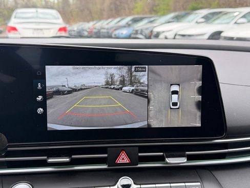Used 2024 Hyundai Elantra Limited FWD image 16