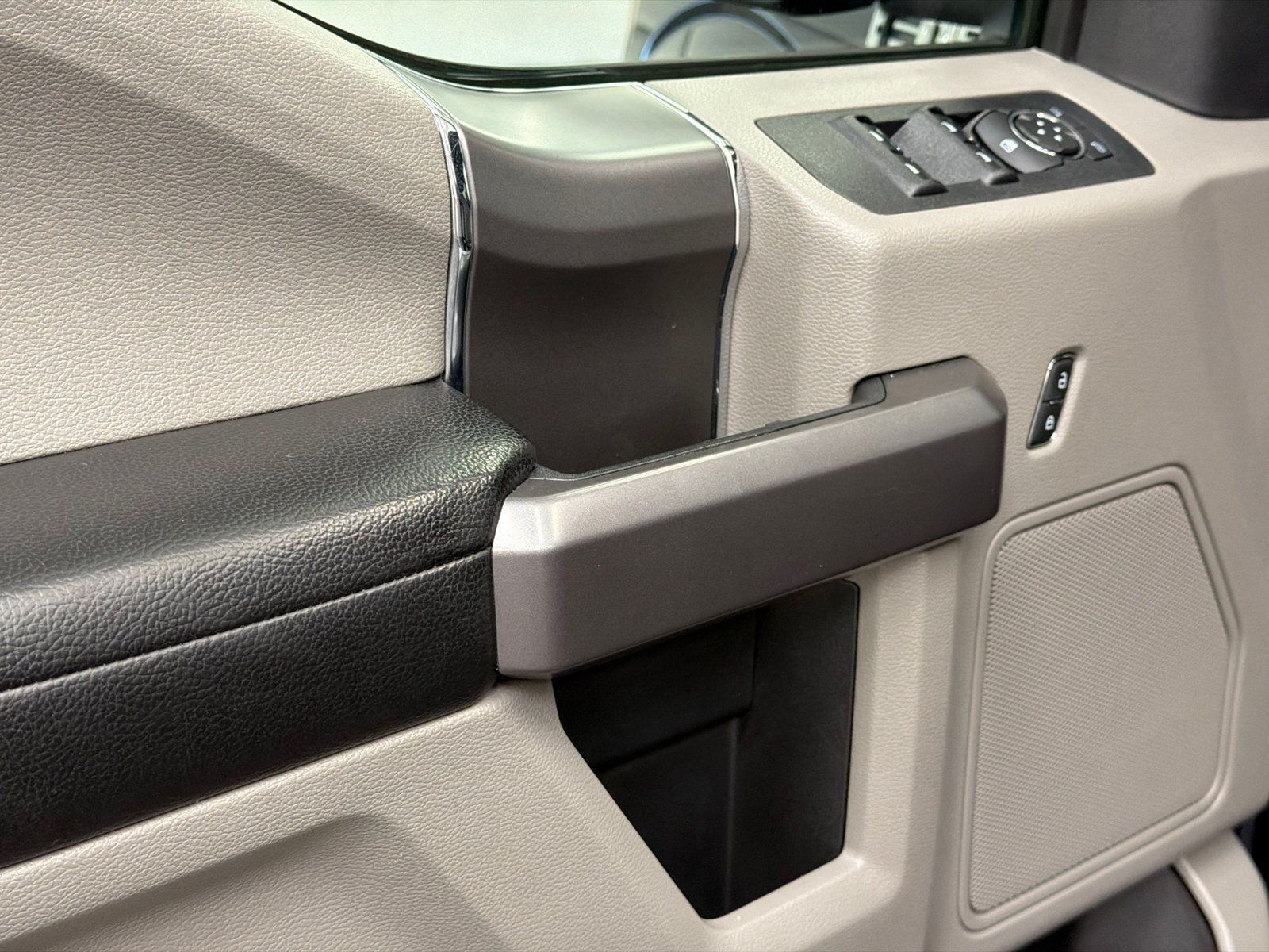 Used 2019 Ford F150 XLT w/ Equipment Group 302A Luxury AWD/4WD image 19