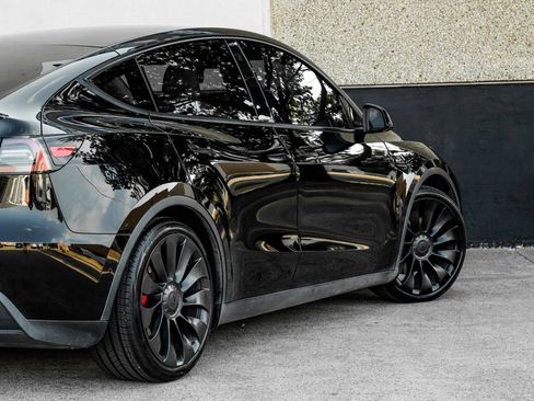 Used 2022 Tesla Model Y Performance AWD/4WD image 14
