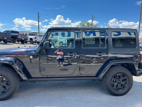 Used 2016 Jeep Wrangler Unlimited Sahara AWD/4WD image 8