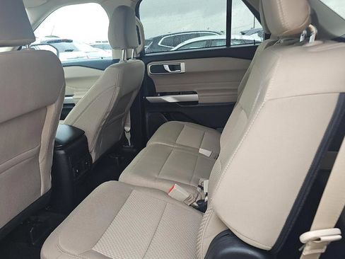 Used 2024 Ford Explorer XLT AWD/4WD image 7