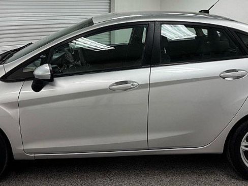 Used 2017 Ford Fiesta SE FWD image 8