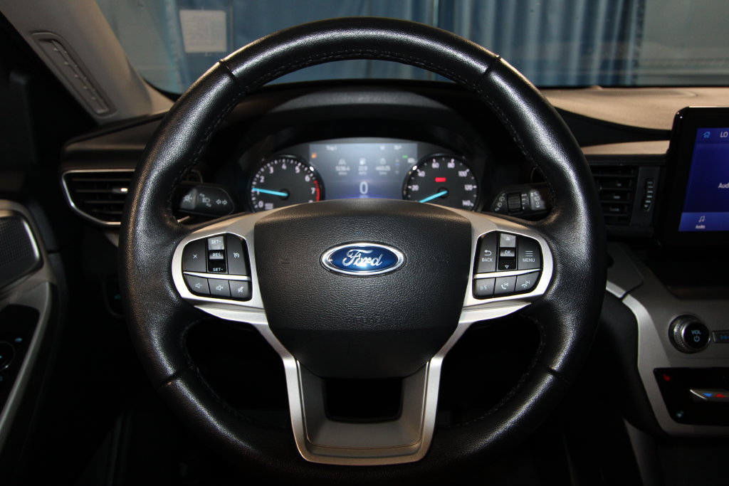 Used 2023 Ford Explorer XLT w/ Equipment Group 202A AWD/4WD image 11