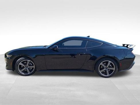 Used 2025 Ford Mustang Coupe RWD image 4