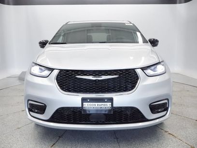 New 2026 Chrysler Pacifica Select