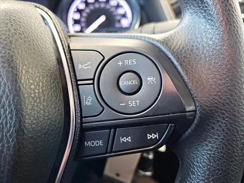 Used 2020 Toyota Camry LE image 12