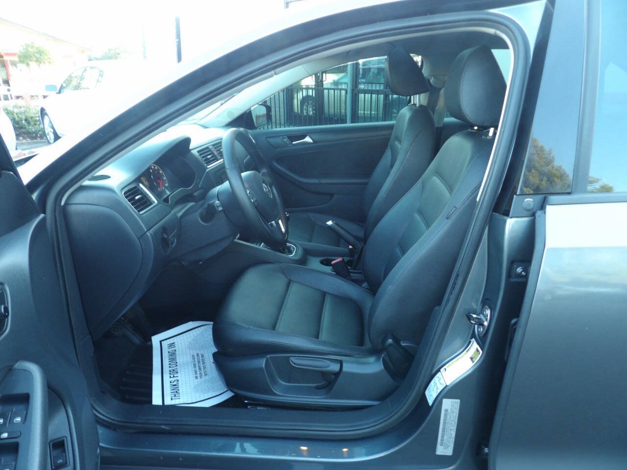 Used 2011 Volkswagen Jetta SE FWD image 8