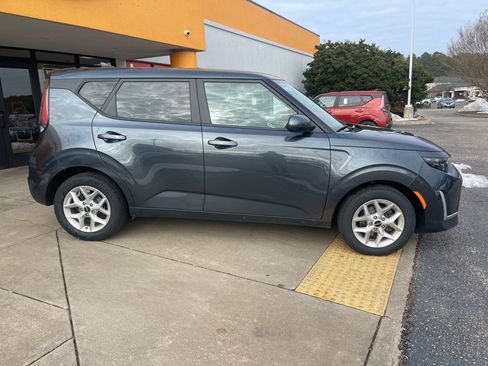 Used 2024 Kia Soul LX w/ Option Group 015 image 3