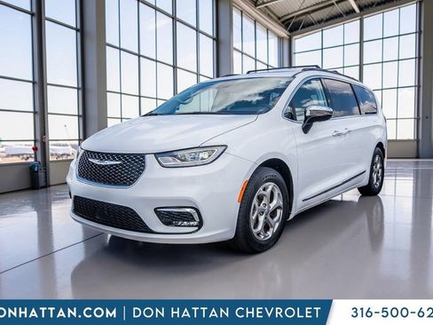 Used 2023 Chrysler Pacifica Limited FWD image 29