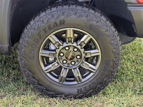 Used 2024 GMC Sierra 1500 AT4X image 11