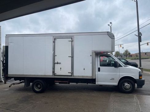 Used 2018 Chevrolet Express 4500 Extended w/ Driver Convenience Package image 5