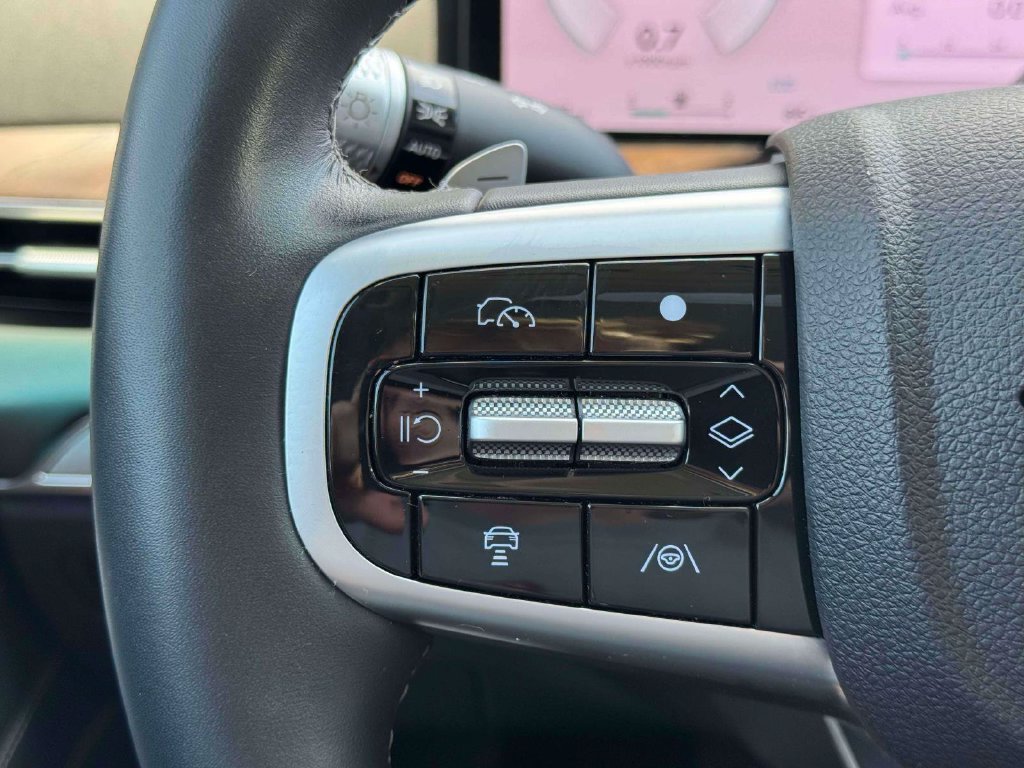 Certified 2025 Genesis GV80 2.5T Select AWD/4WD image 22