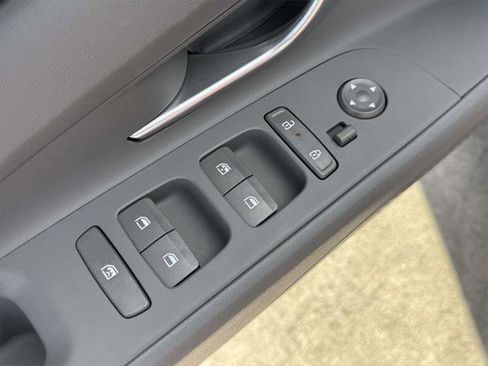 Certified 2025 Hyundai Elantra SEL image 15