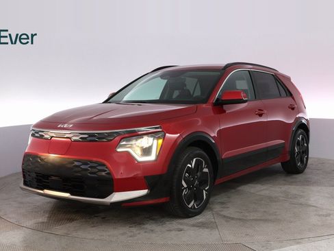 Used 2024 Kia Niro Wind w/ Wind Preserve Package image 2