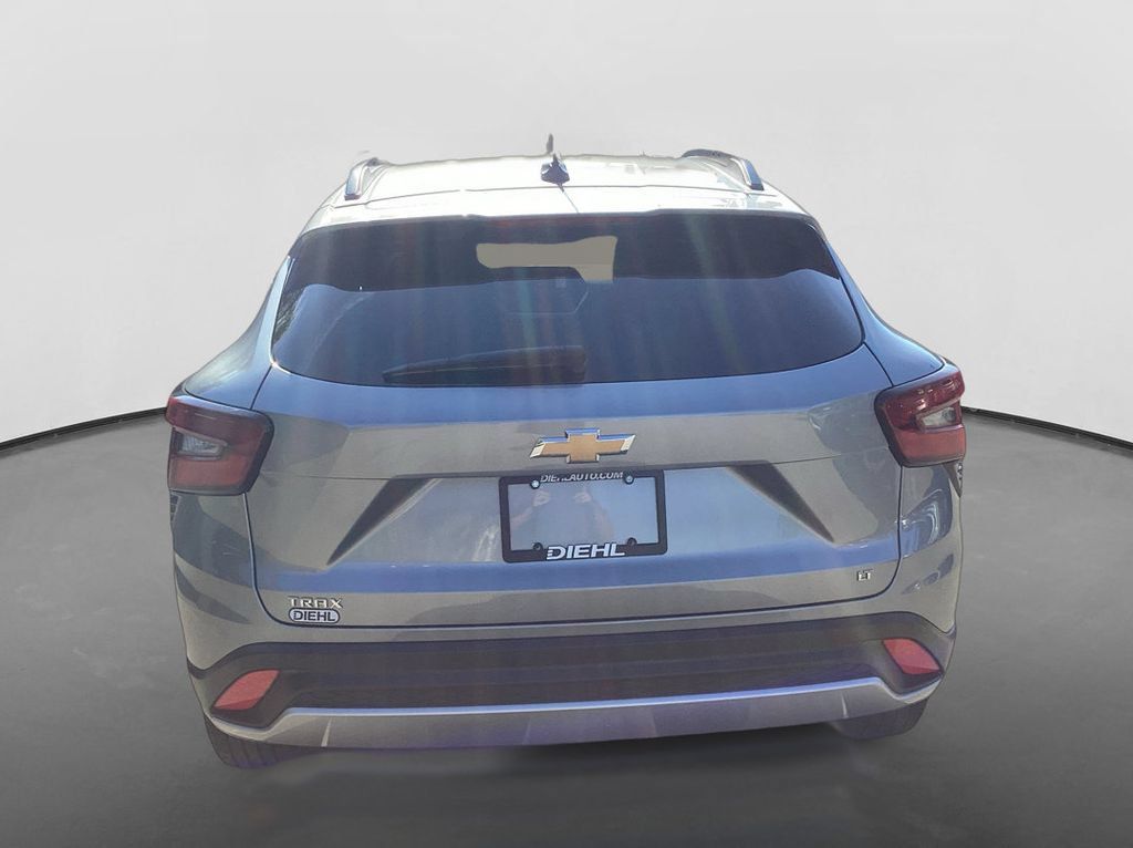 Used 2024 Chevrolet Trax LT FWD image 6