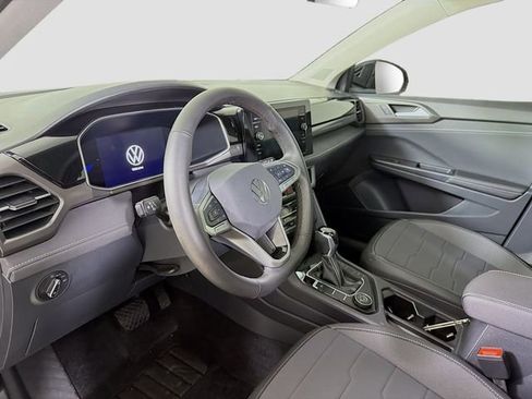 New 2025 Volkswagen Taos SE image 9