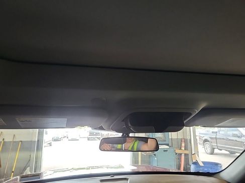 Used 2022 Ford Explorer XLT w/ Equipment Group 202A image 9