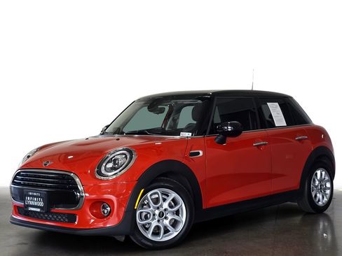 Used 2021 MINI Cooper 4-Door Hardtop w/ Storage Package FWD image 1