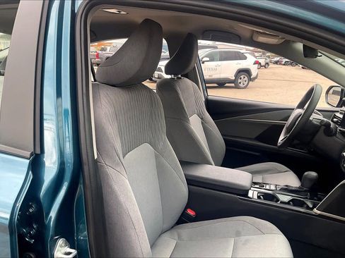 Used 2025 Toyota Camry LE image 9