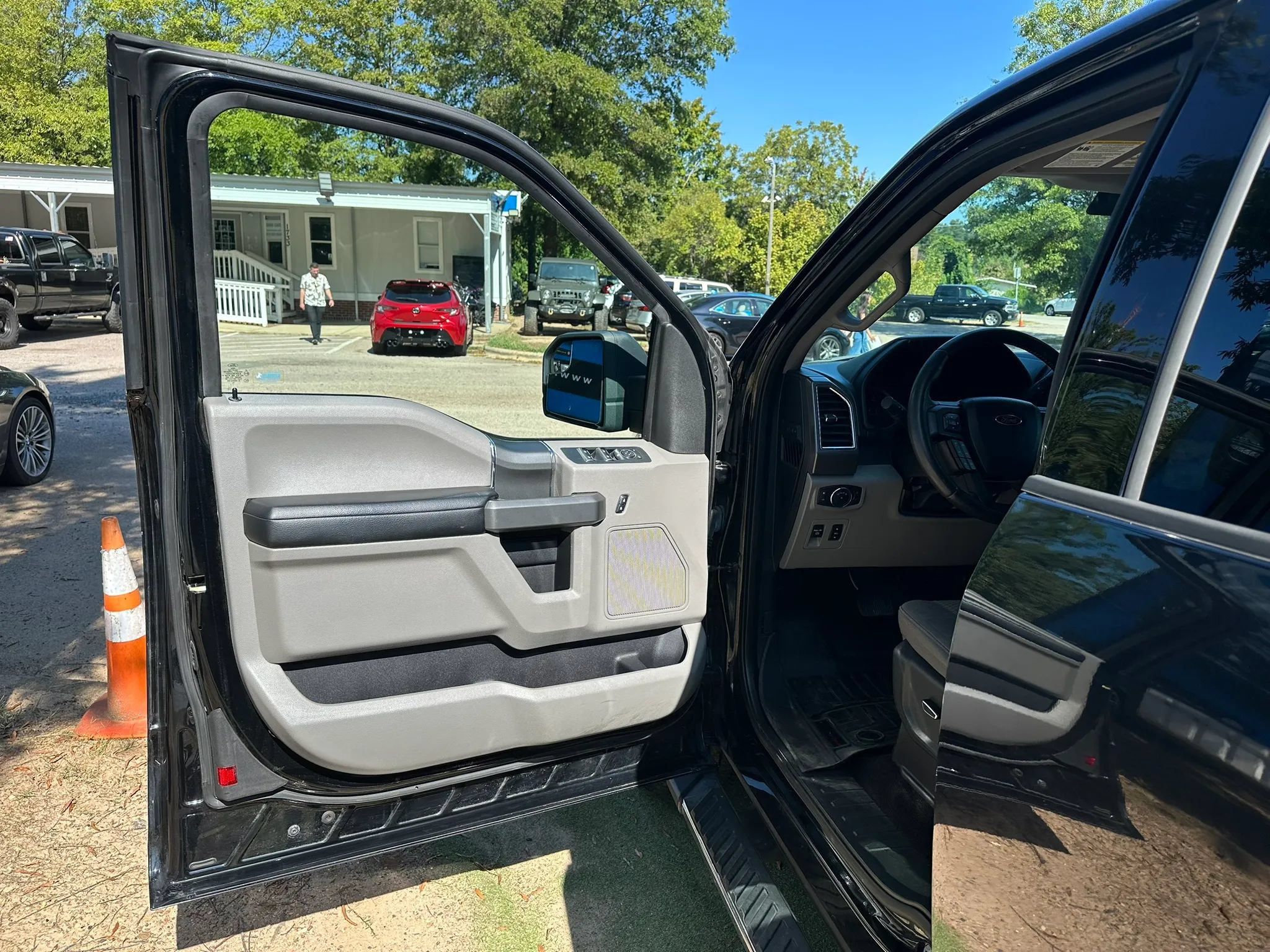 Used 2016 Ford F150 XLT w/ Equipment Group 301A Mid AWD/4WD image 8
