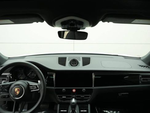Certified 2025 Porsche Macan AWD/4WD image 16