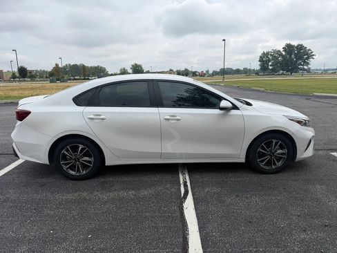 Used 2023 Kia Forte LXS FWD image 6