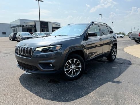 Used 2019 Jeep Cherokee Latitude Plus w/ Cold Weather Group AWD/4WD image 4
