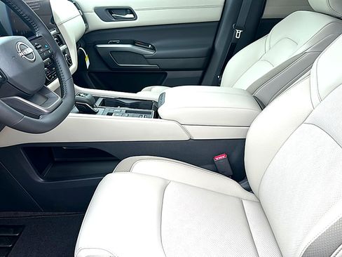 New 2026 Nissan Pathfinder SL FWD image 10